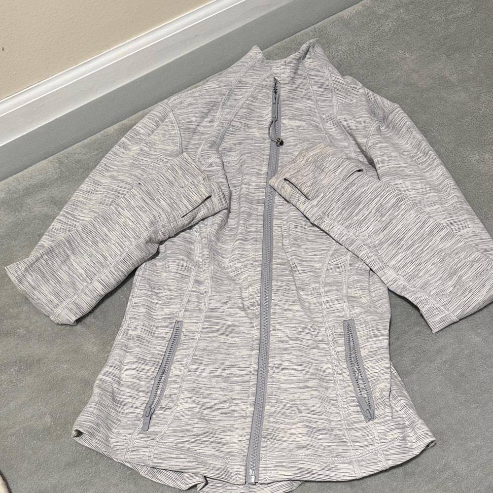 Lululemon Athletica Women's Light Gray athletic jacket